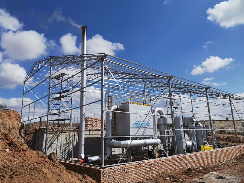 生活垃圾焚燒處理設(shè)備和垃圾發(fā)電設(shè)備的區(qū)別主要在于設(shè)備的大小及處理能力，生活垃圾焚燒處理設(shè)備屬于小型 生活垃圾焚燒處理設(shè)備業(yè)內(nèi)也叫生活垃圾焚燒爐，或者高溫?zé)峤鈿饣癄t