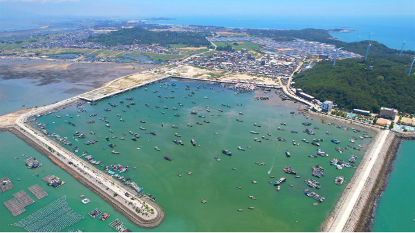 宏利日報：解禁！休漁期結(jié)束，碧水藍天，開漁啦！