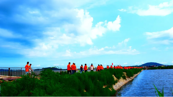 宏利圣得熱烈慶祝第七屆牛商爭霸賽山東戰(zhàn)區(qū)中期素質(zhì)拓展圓滿成功！