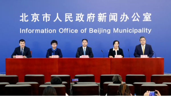 北京疫情管控嚴(yán)重，宏利圣得拍了拍你說：今天也要帶好口罩哦