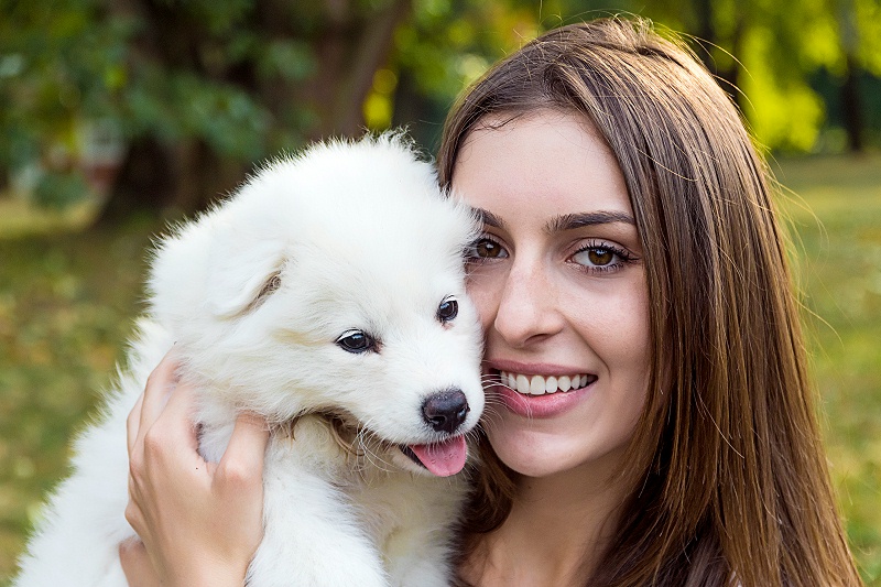 花瓣素材_狗,戶(hù)外,青年女人,純種犬,肖像,公園,草,動(dòng)物,犬科的,歡樂(lè)_2307083