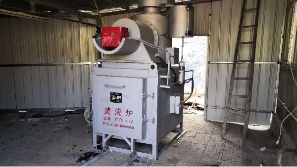 養(yǎng)殖場的病死動物怎么處理？延安這位老板選擇了這臺動物焚燒爐