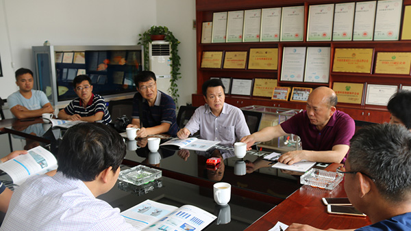 諸城市政府領(lǐng)導(dǎo)陪同貴州市政府領(lǐng)導(dǎo)蒞臨宏利圣得參觀交流