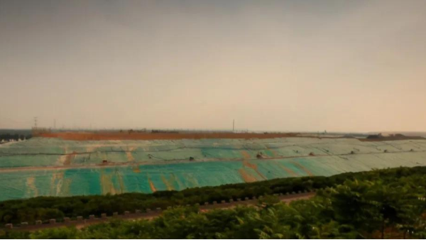 國內(nèi)各大<i style='color:red'>垃圾填埋</i>場紛紛宣布告急，城市生活垃圾到底該何去何從？