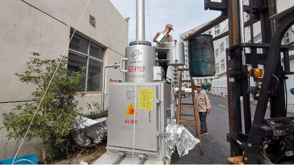 高溫?zé)峤鈿饣癄t 垃圾焚燒爐 無煙環(huán)保垃圾焚燒爐