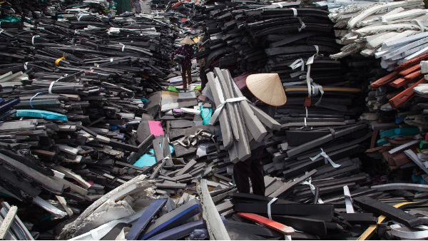 工業(yè)生產(chǎn)對橡膠的需求日益增高，但廢舊橡膠該怎樣處理？